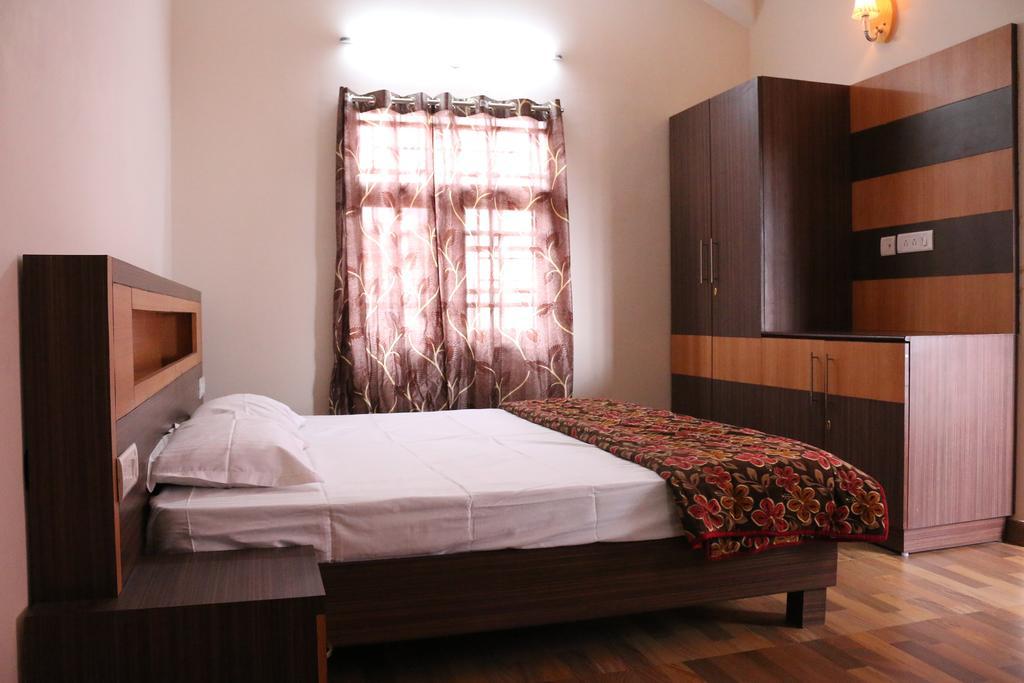 Adhithya Holidays كوديكانال الغرفة الصورة
